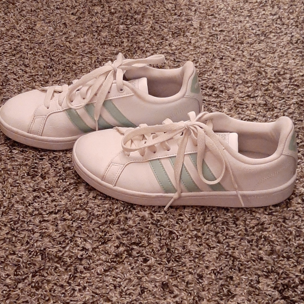 Adidas Sneakers